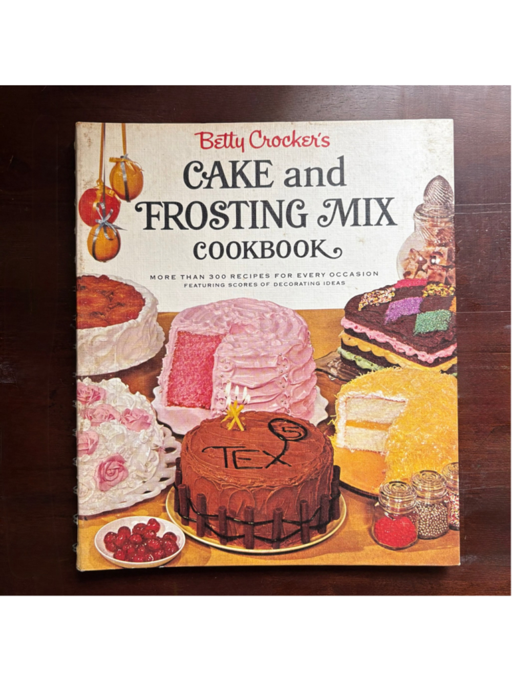 Vintage 1966 Betty Crocker Cake and Frosting Mix Cookbook